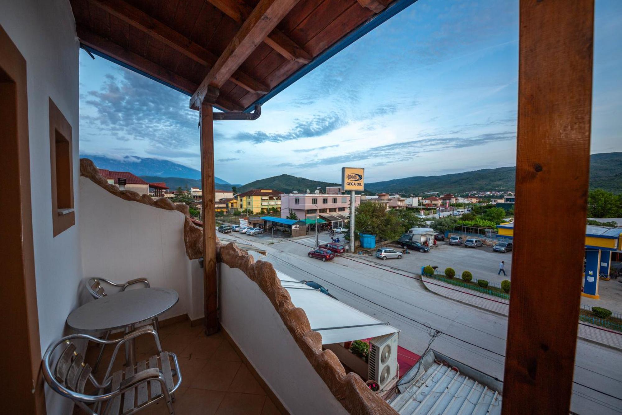 Hotel Shpella เบราท ภายนอก รูปภาพ