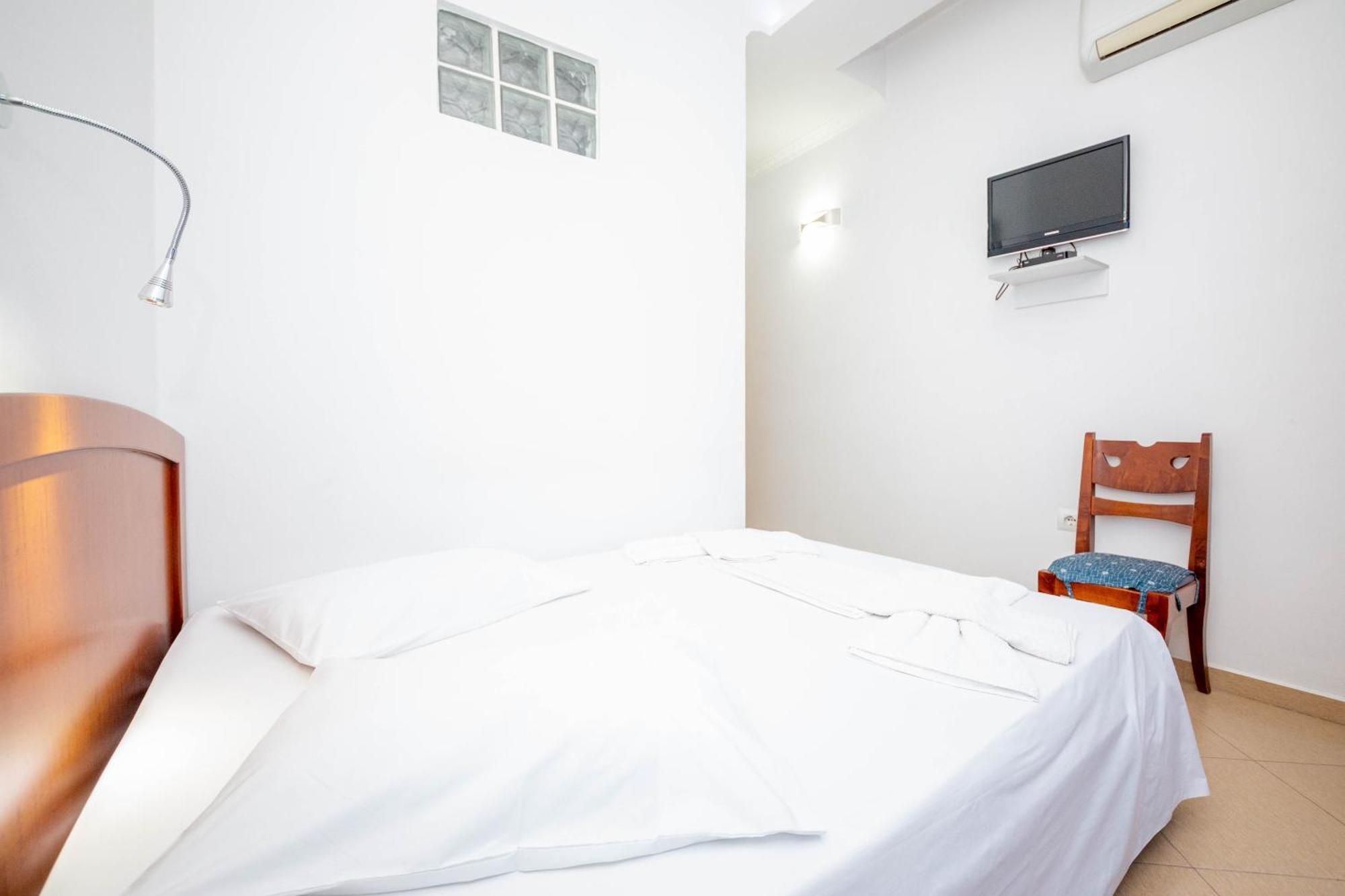 Hotel Shpella เบราท ภายนอก รูปภาพ