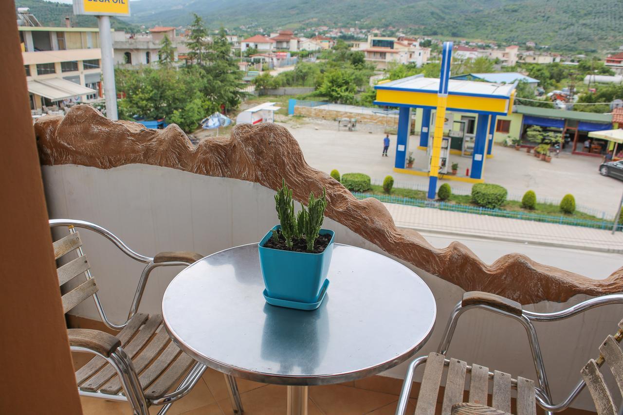 Hotel Shpella เบราท ภายนอก รูปภาพ